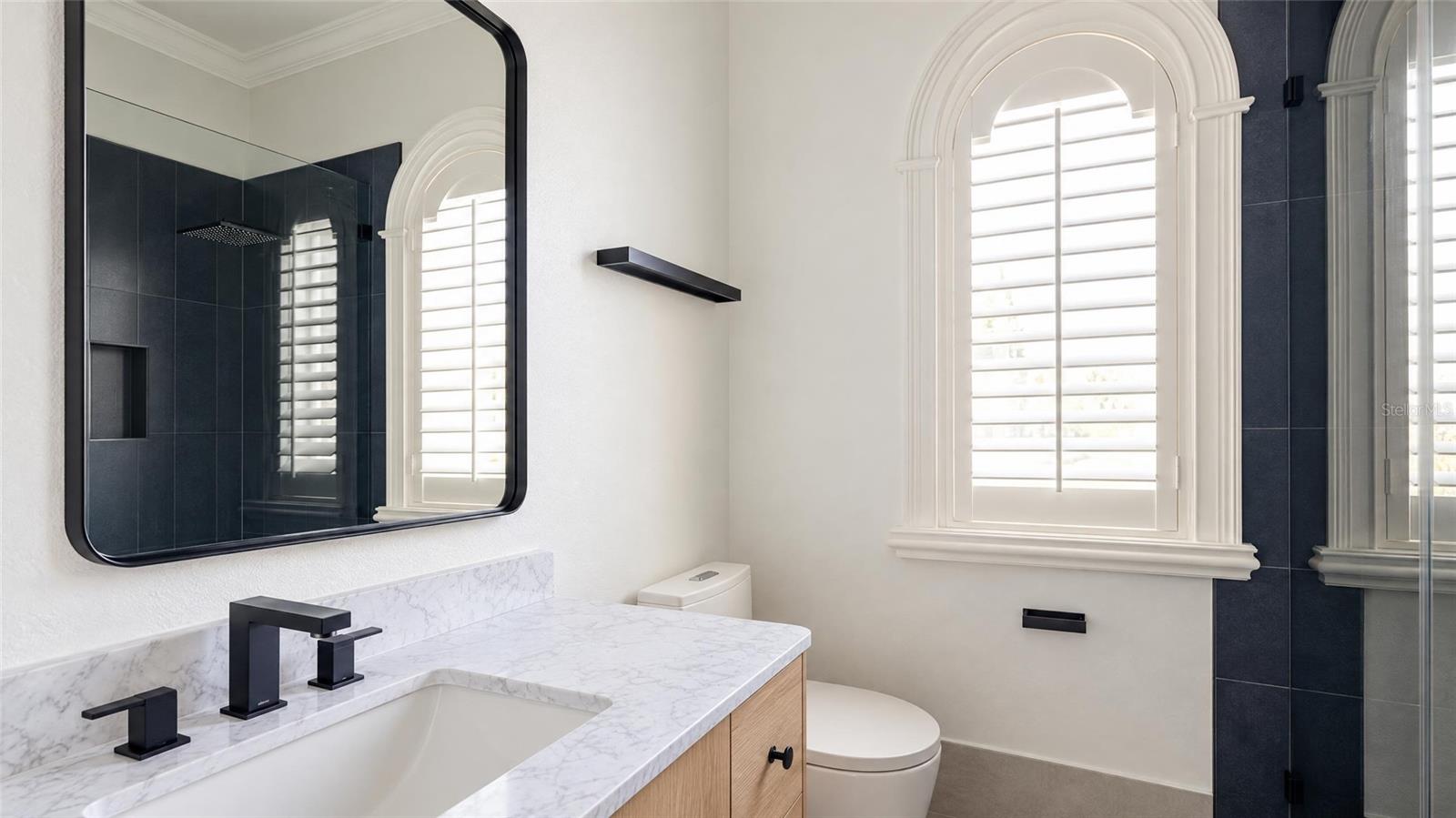 O6443379 Property Photo