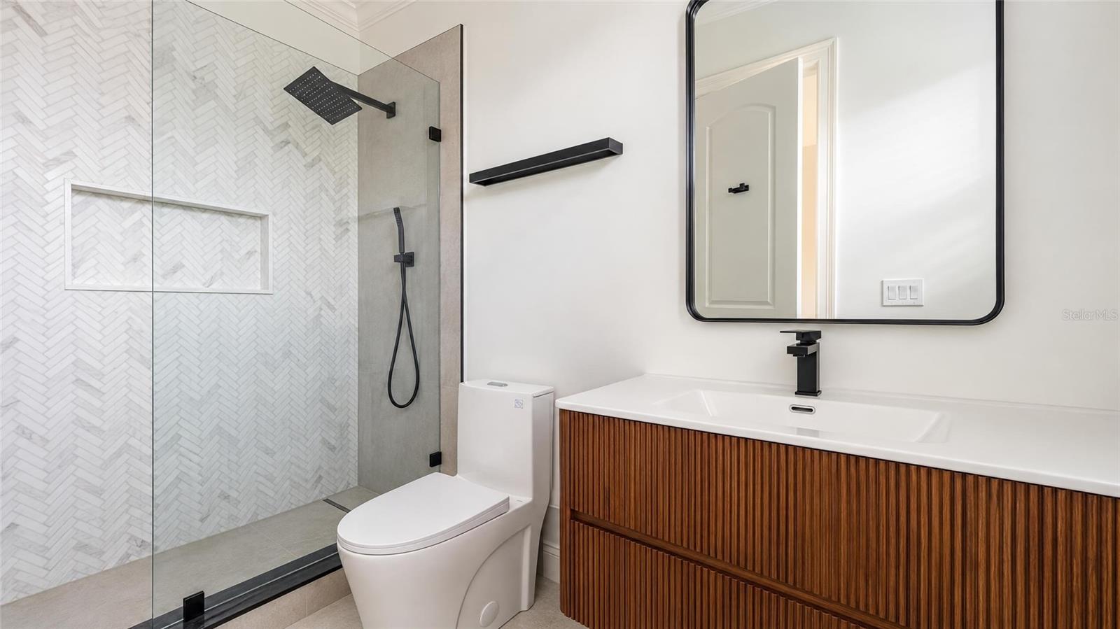 O6443379 Property Photo