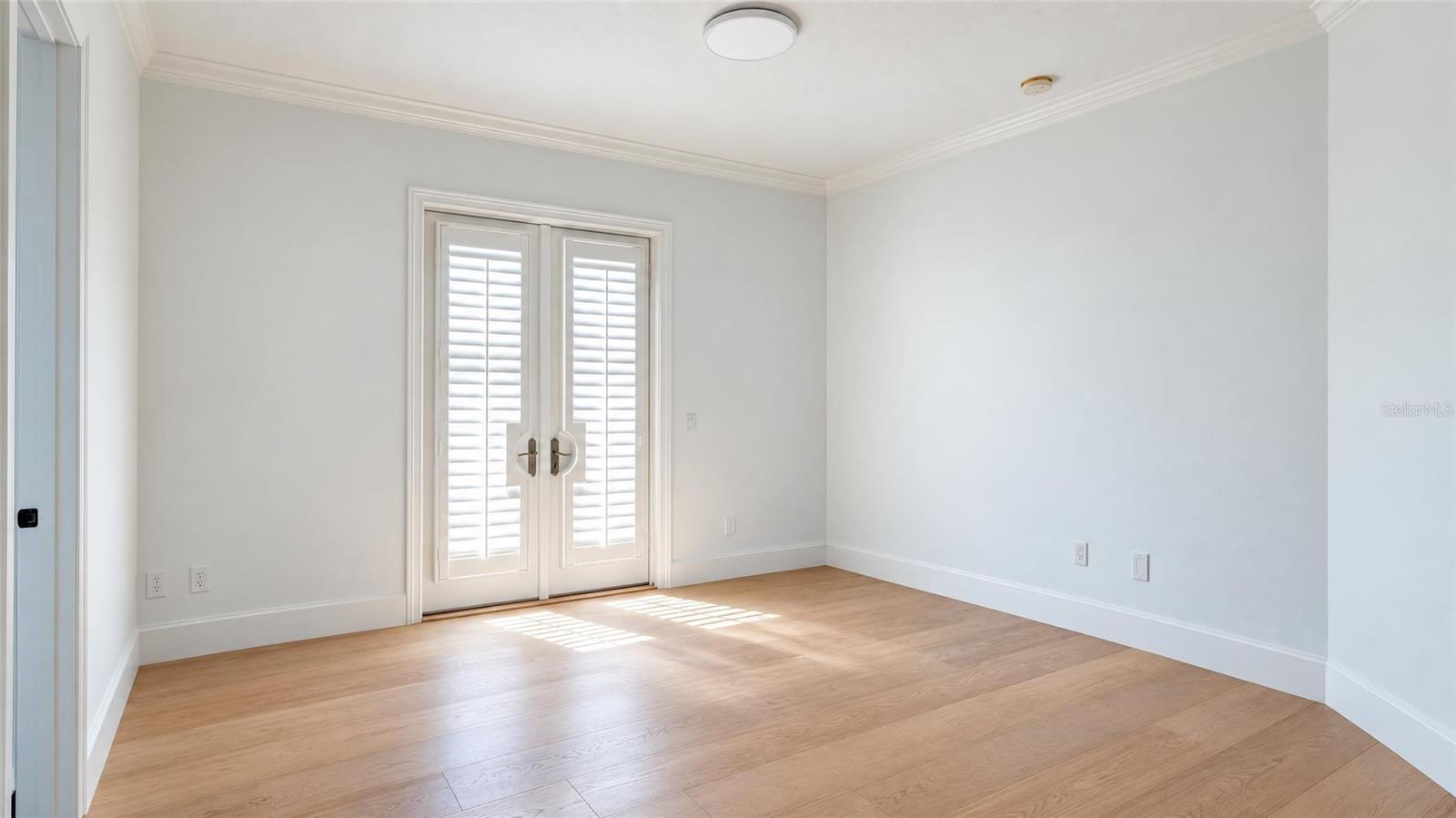 O6443379 Property Photo