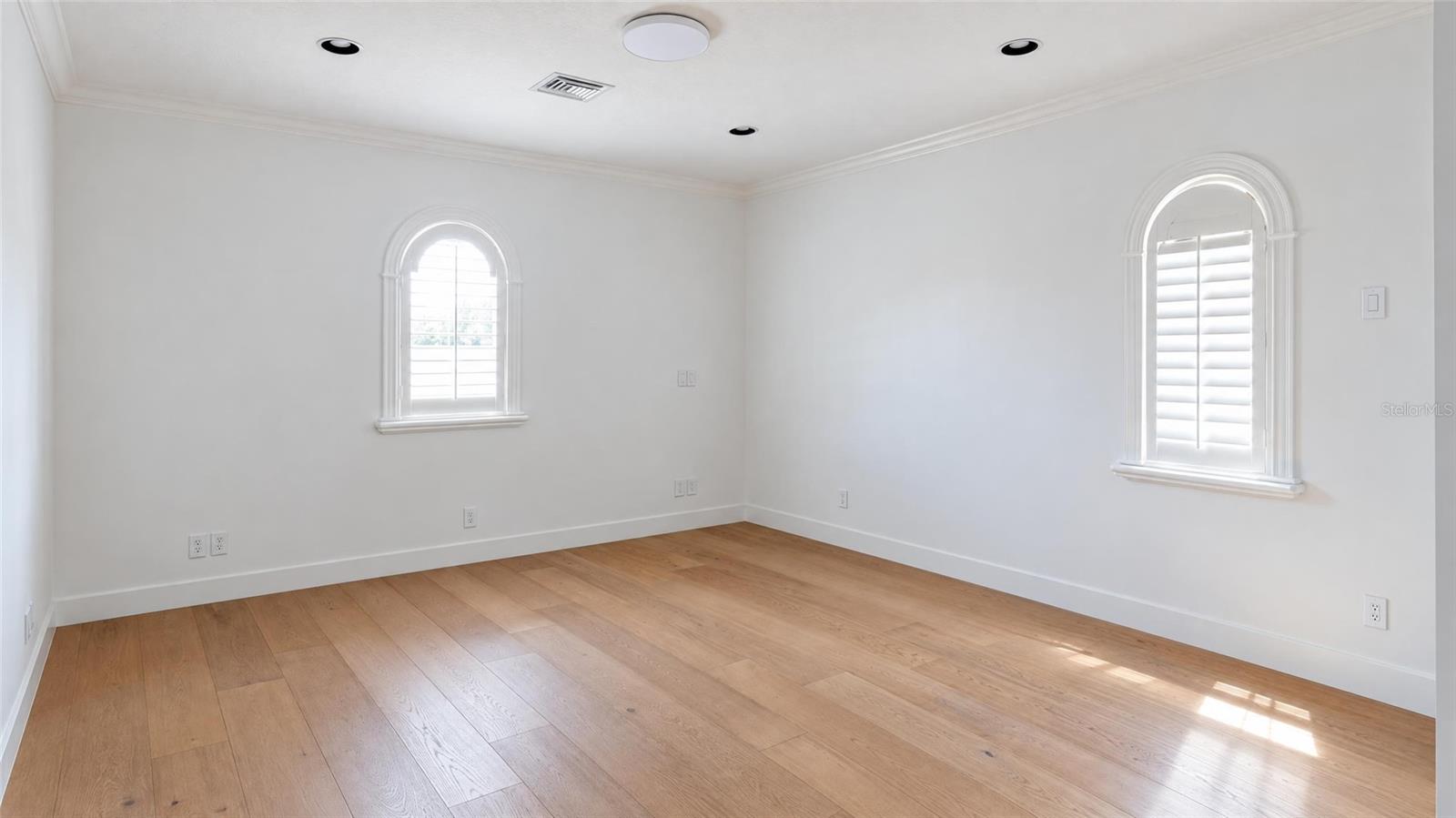 O6443379 Property Photo