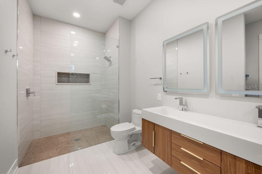 A4707025 Property Photo