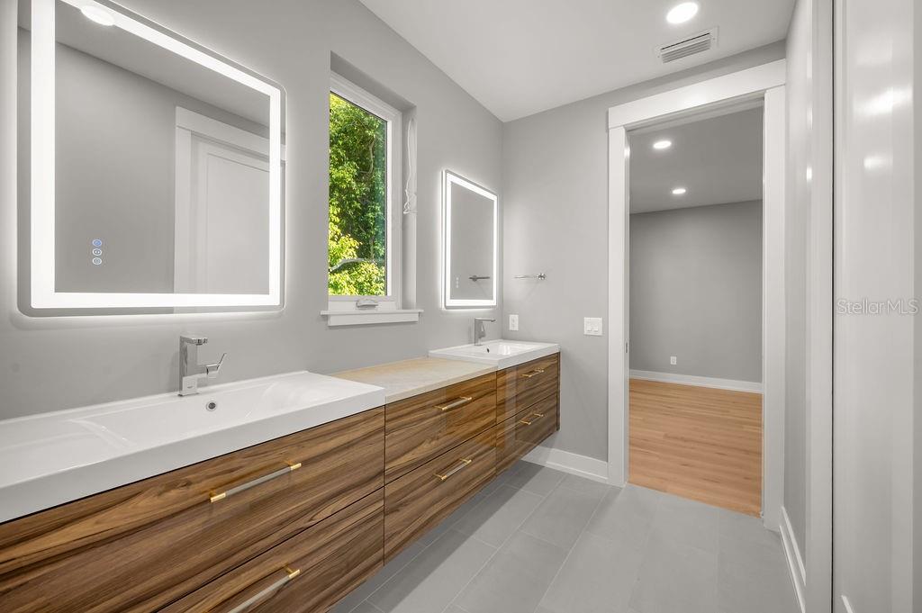 A4707025 Property Photo