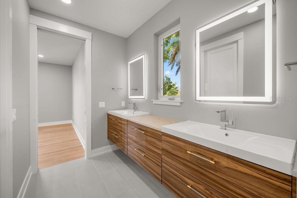 A4707025 Property Photo