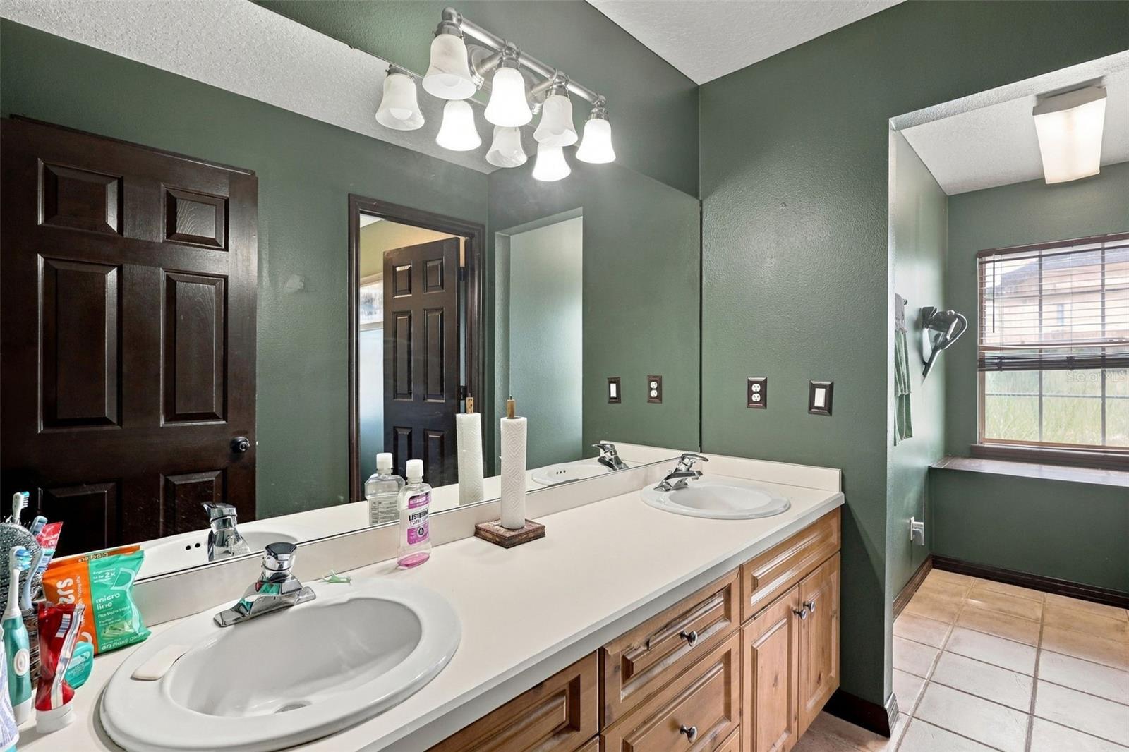 O6444606 Property Photo