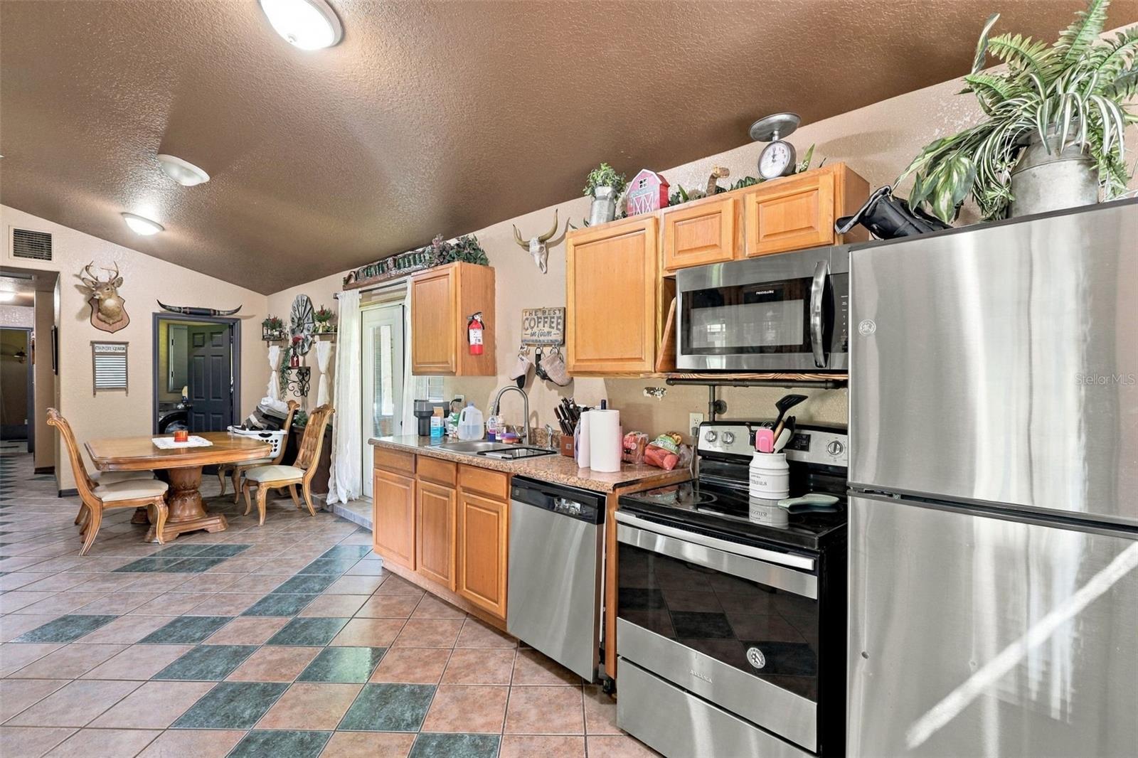 O6444606 Property Photo