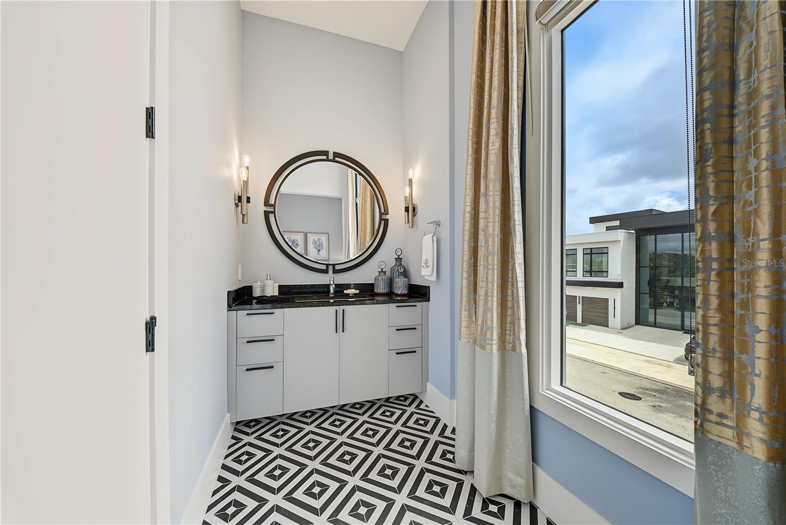 O6444760 Property Photo