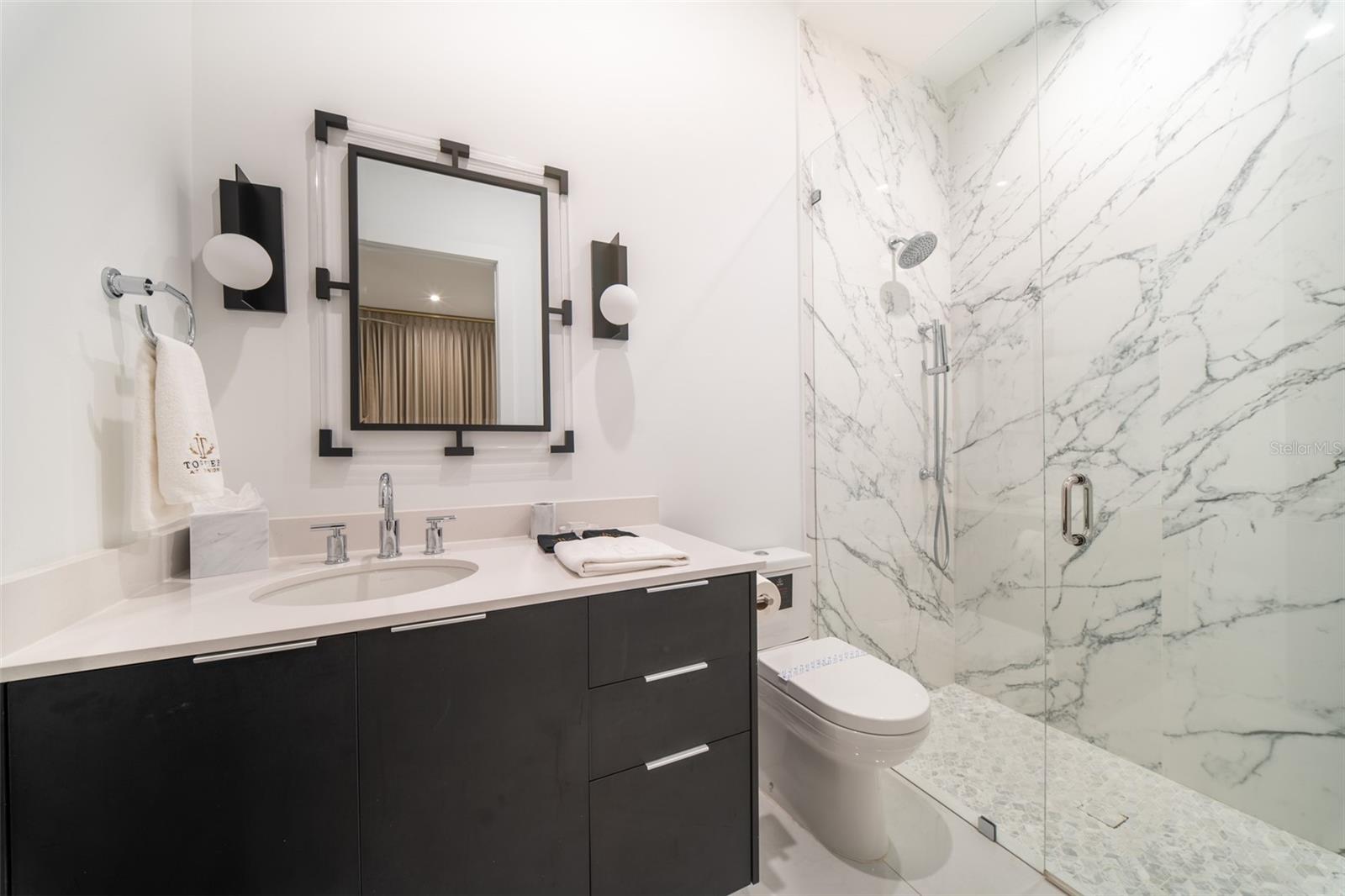 O6444760 Property Photo