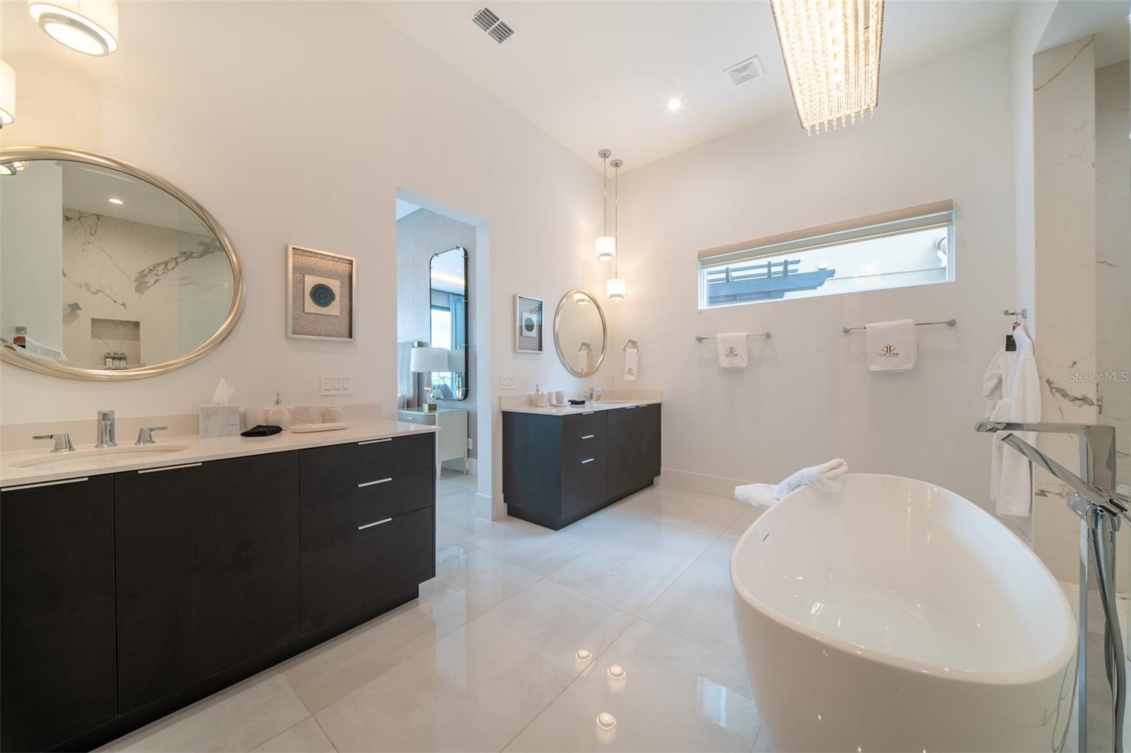 O6444760 Property Photo