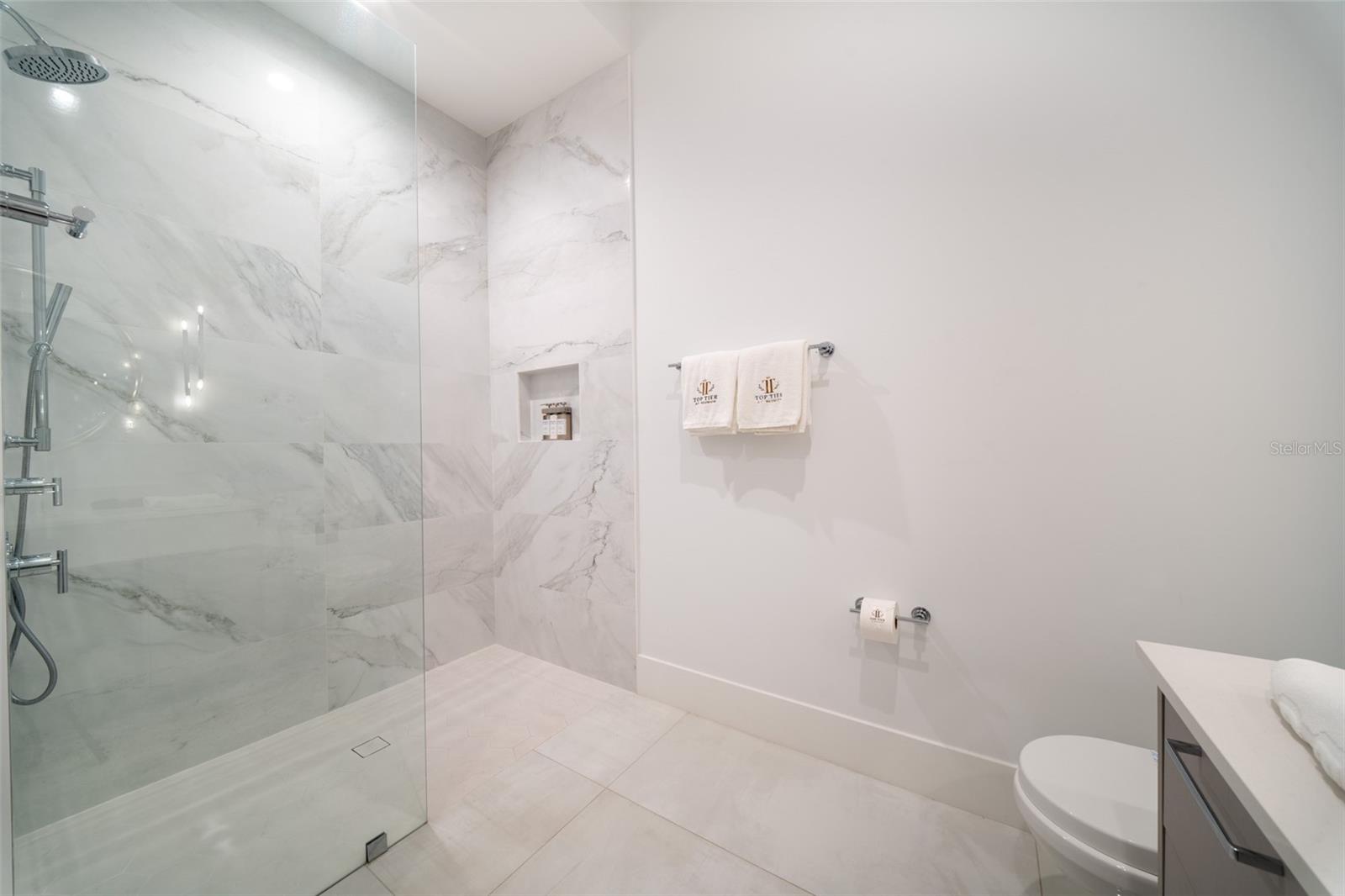 O6444760 Property Photo