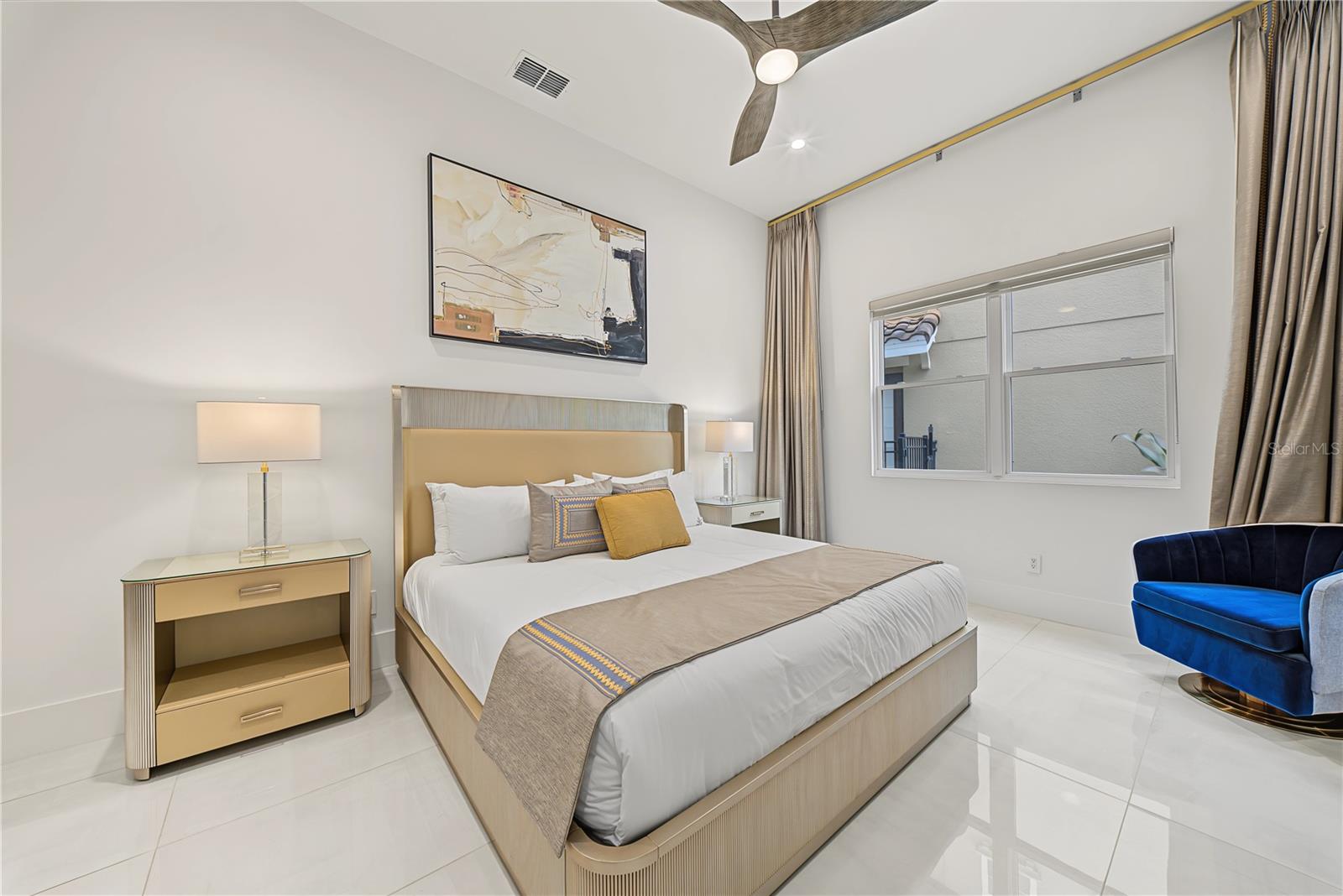 O6444760 Property Photo