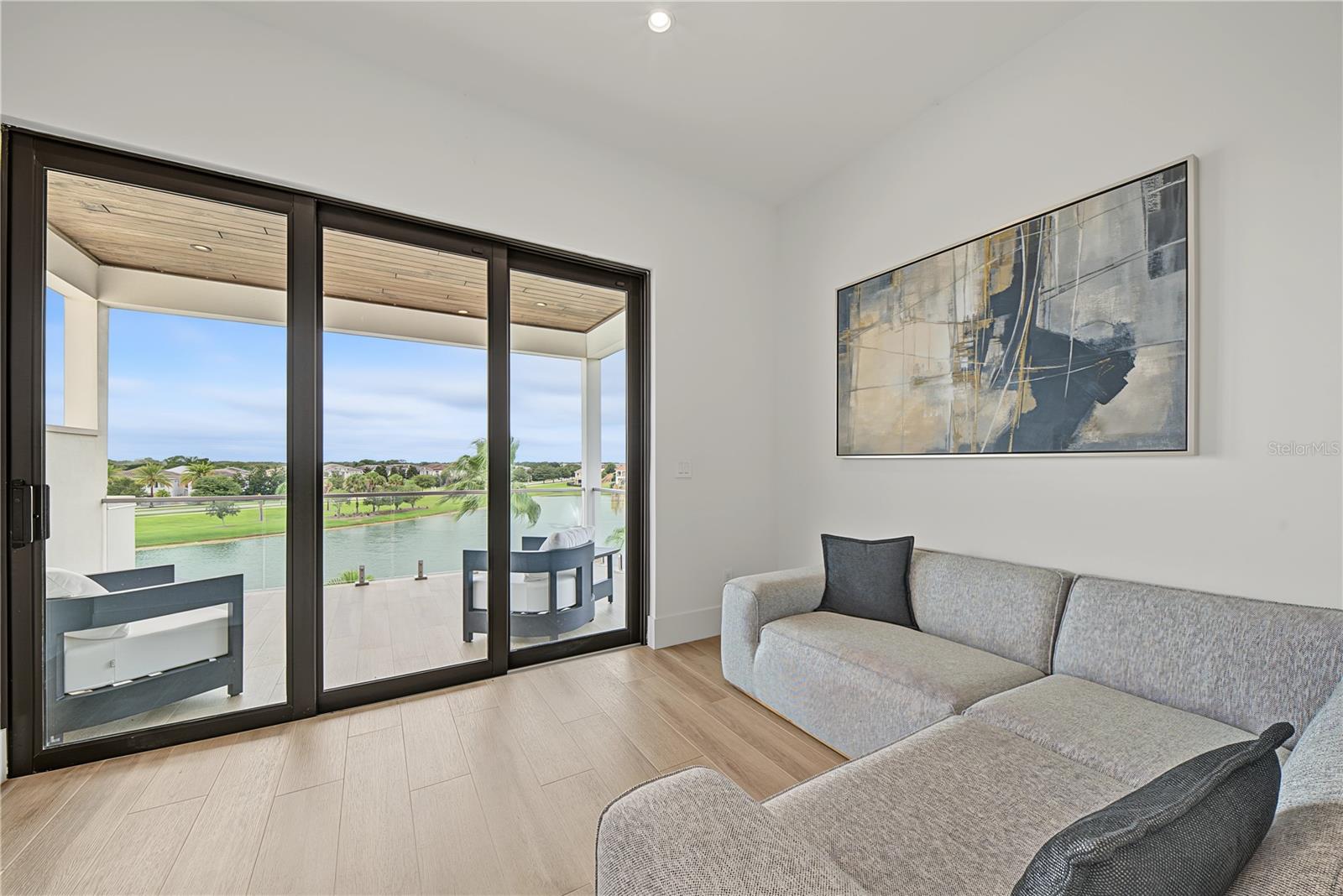 O6444760 Property Photo