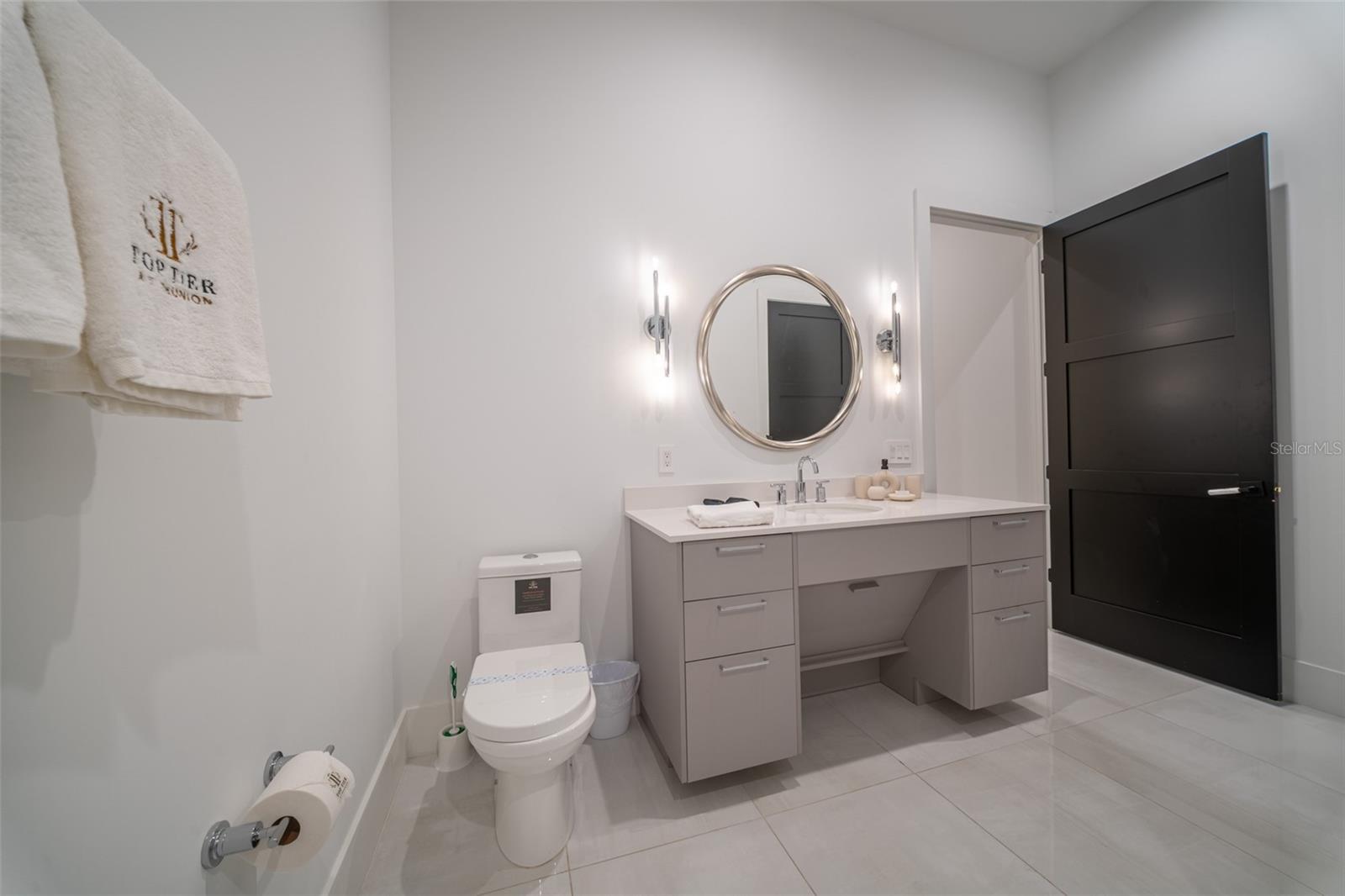 O6444760 Property Photo
