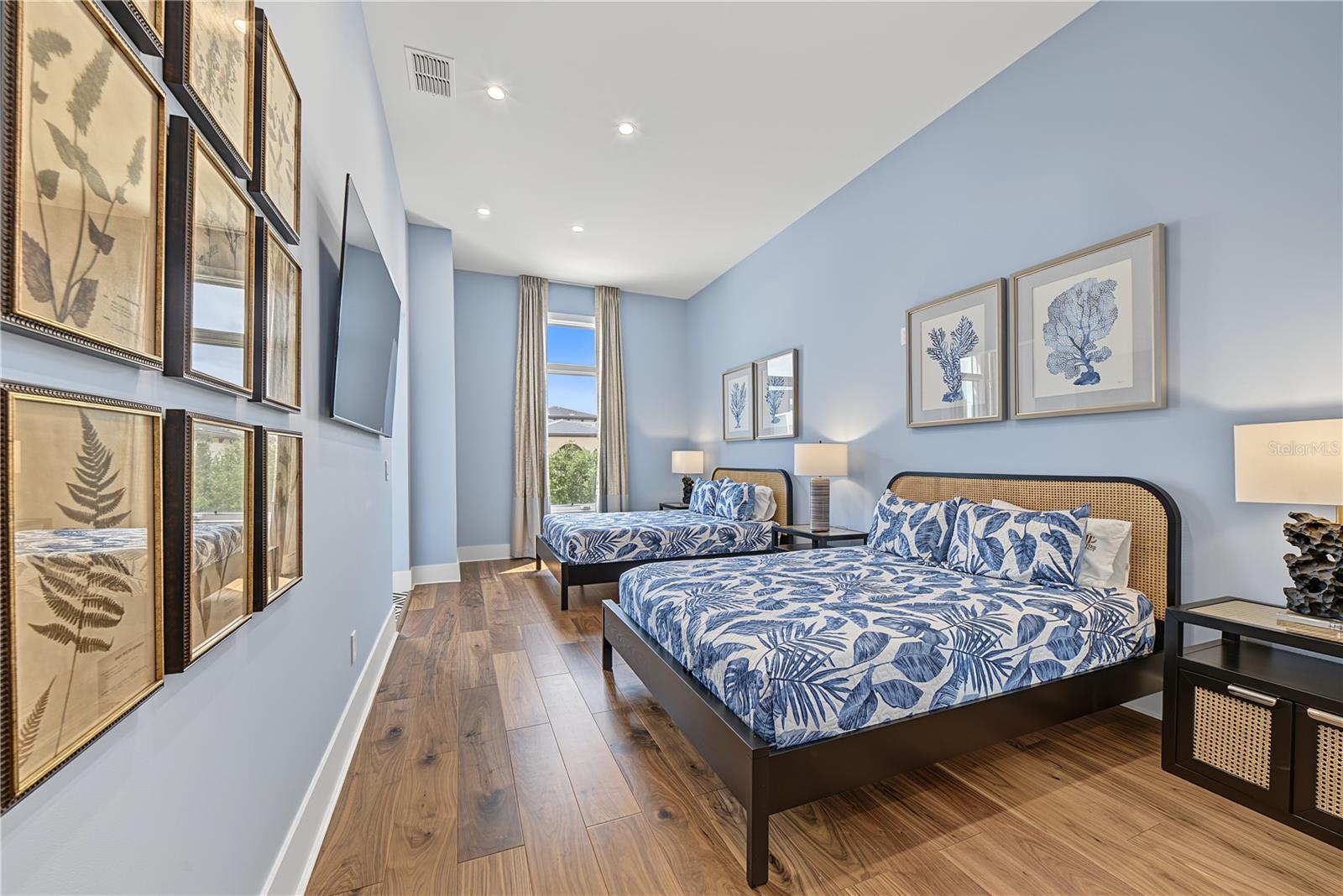 O6444760 Property Photo