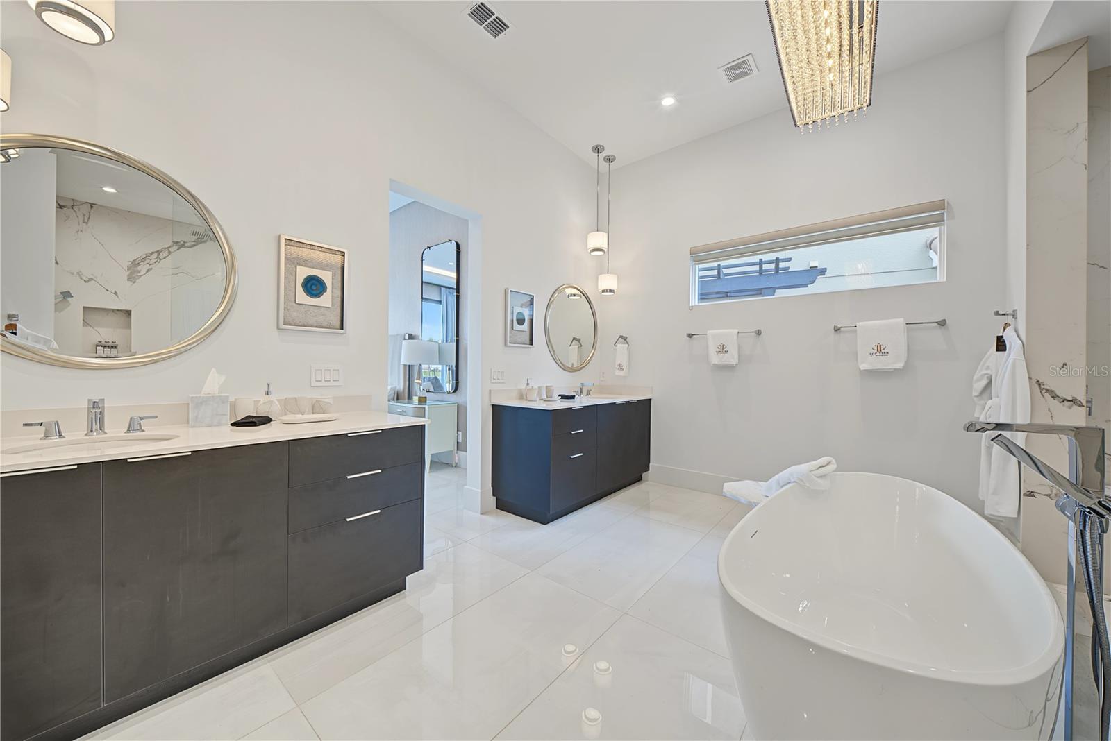 O6444760 Property Photo