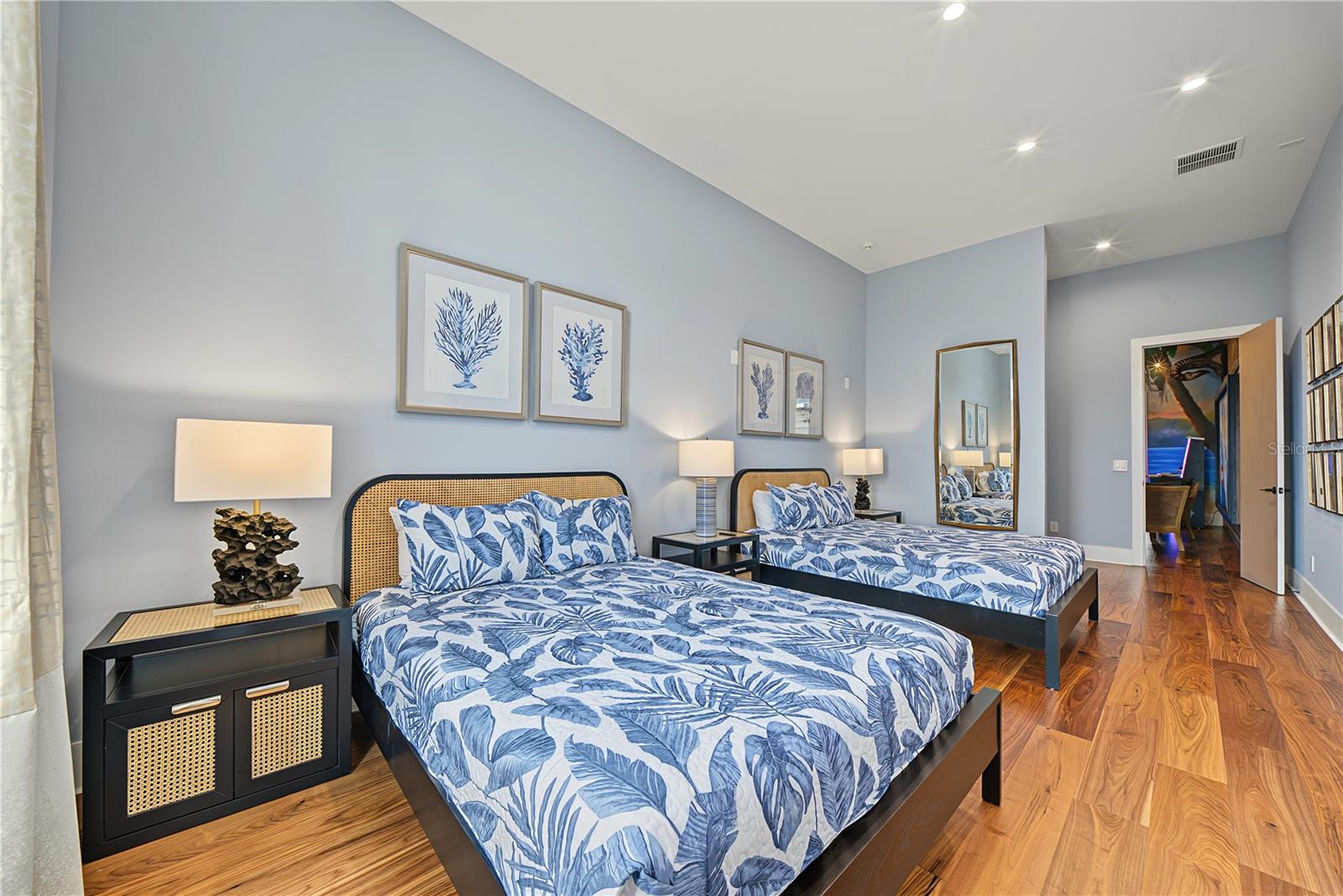 O6444760 Property Photo