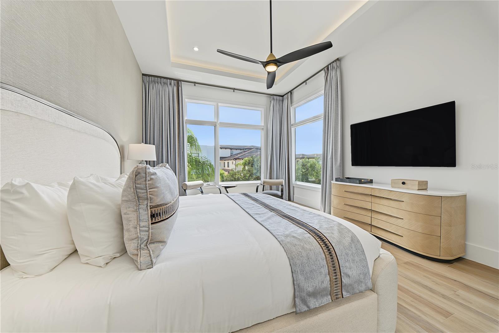 O6444760 Property Photo