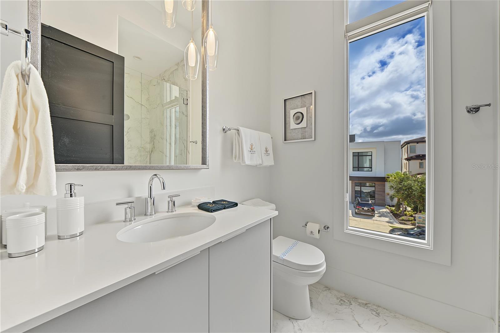 O6444760 Property Photo