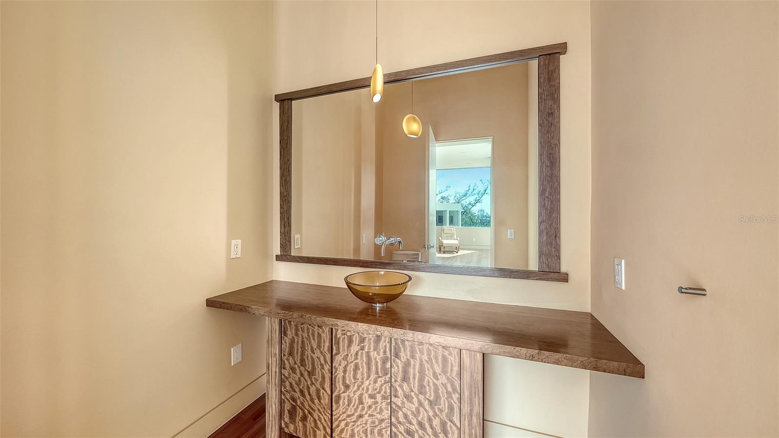 A4707514 Property Photo