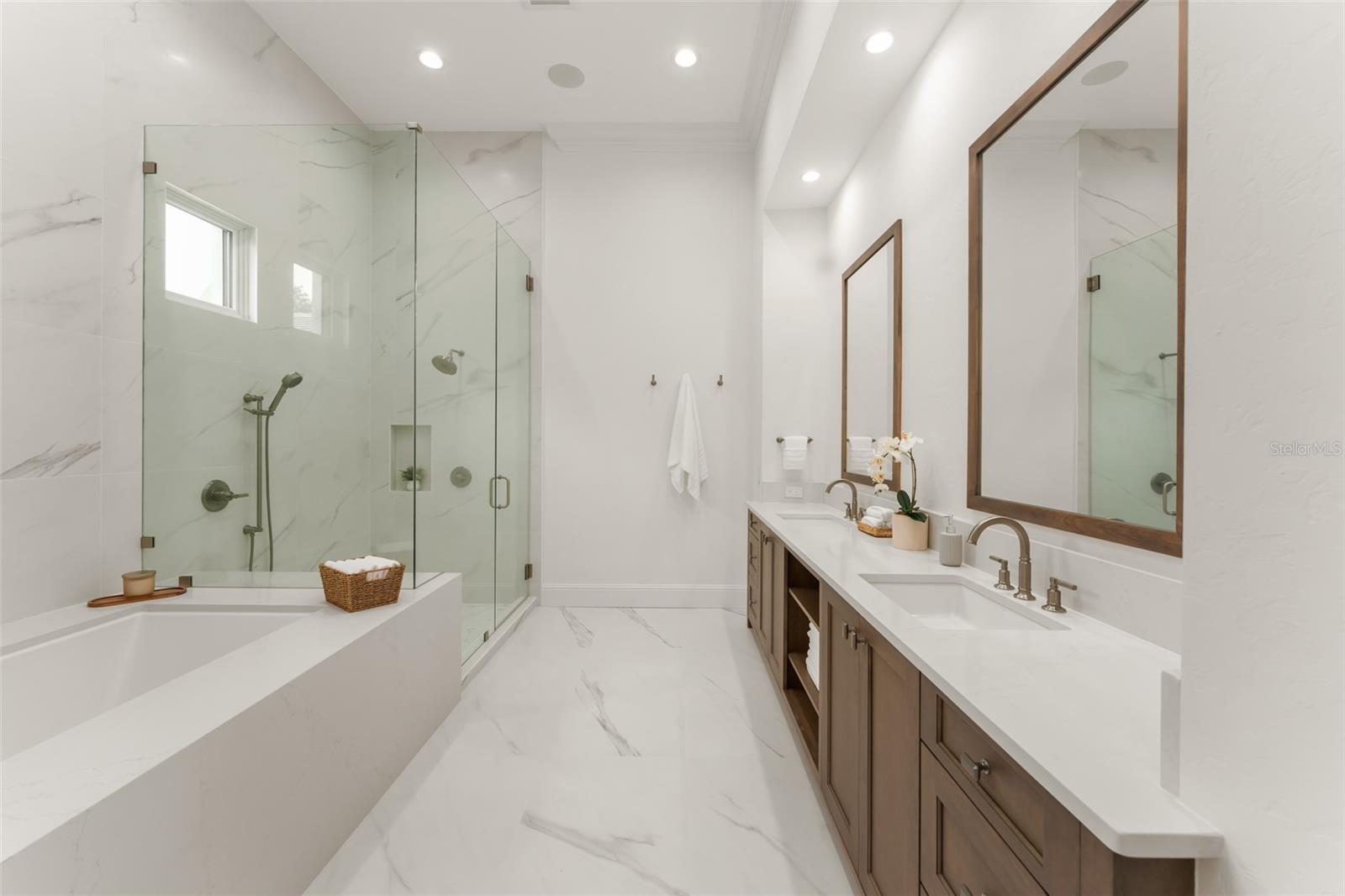 O6445177 Property Photo