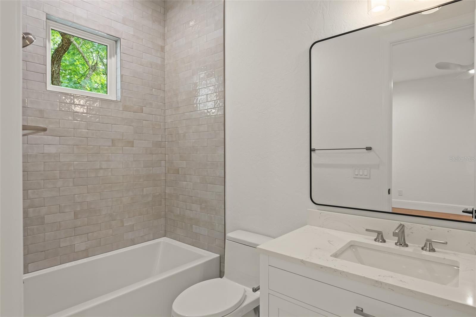 O6445177 Property Photo