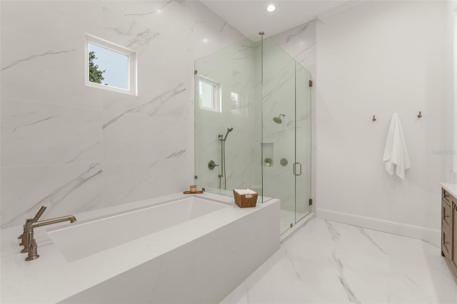 O6445177 Property Photo