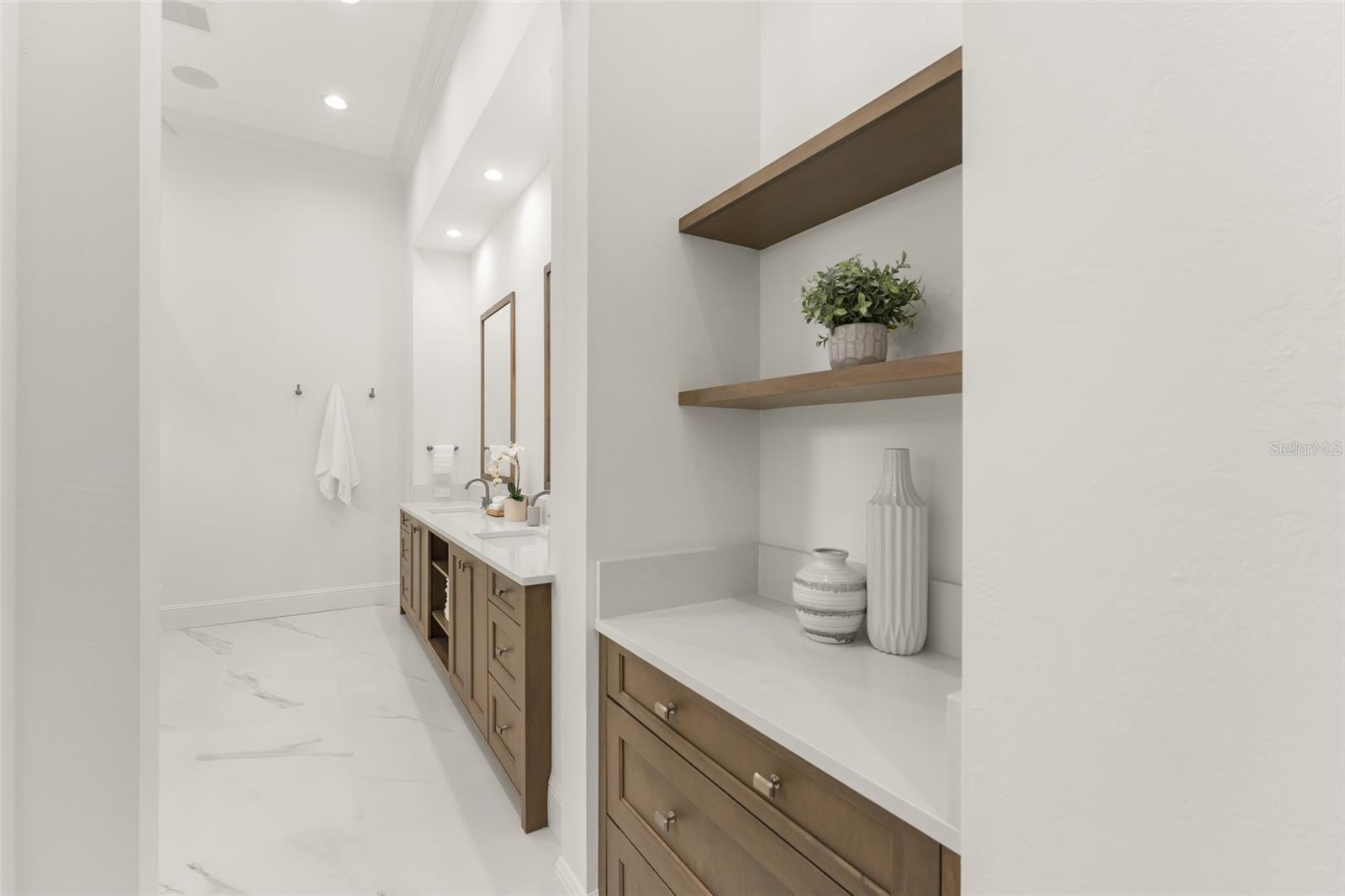 O6445177 Property Photo