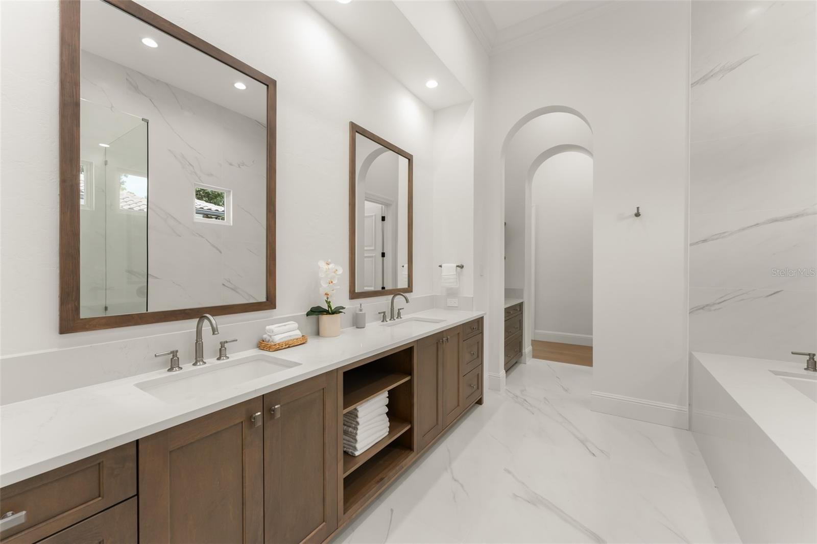 O6445177 Property Photo