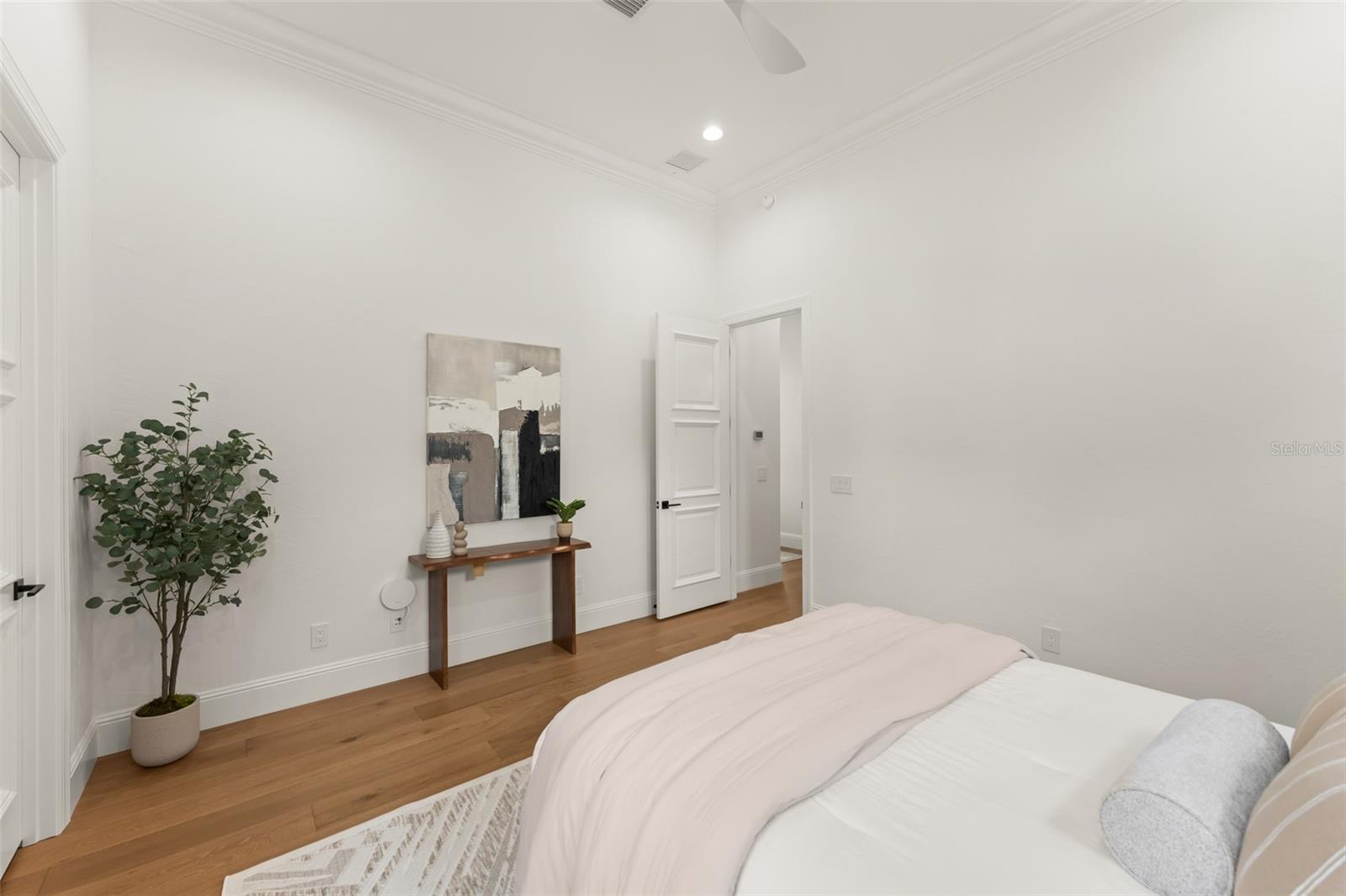 O6445177 Property Photo