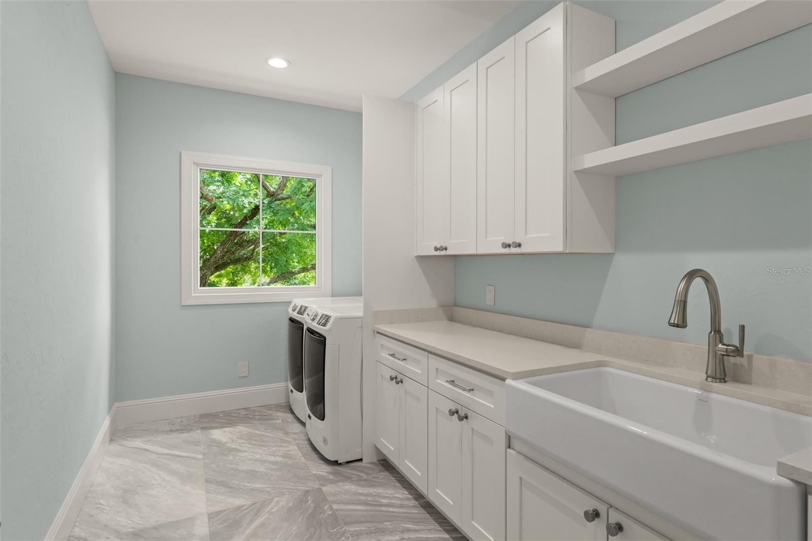 O6445177 Property Photo