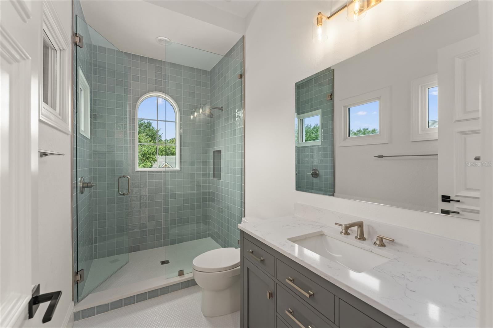 O6445177 Property Photo