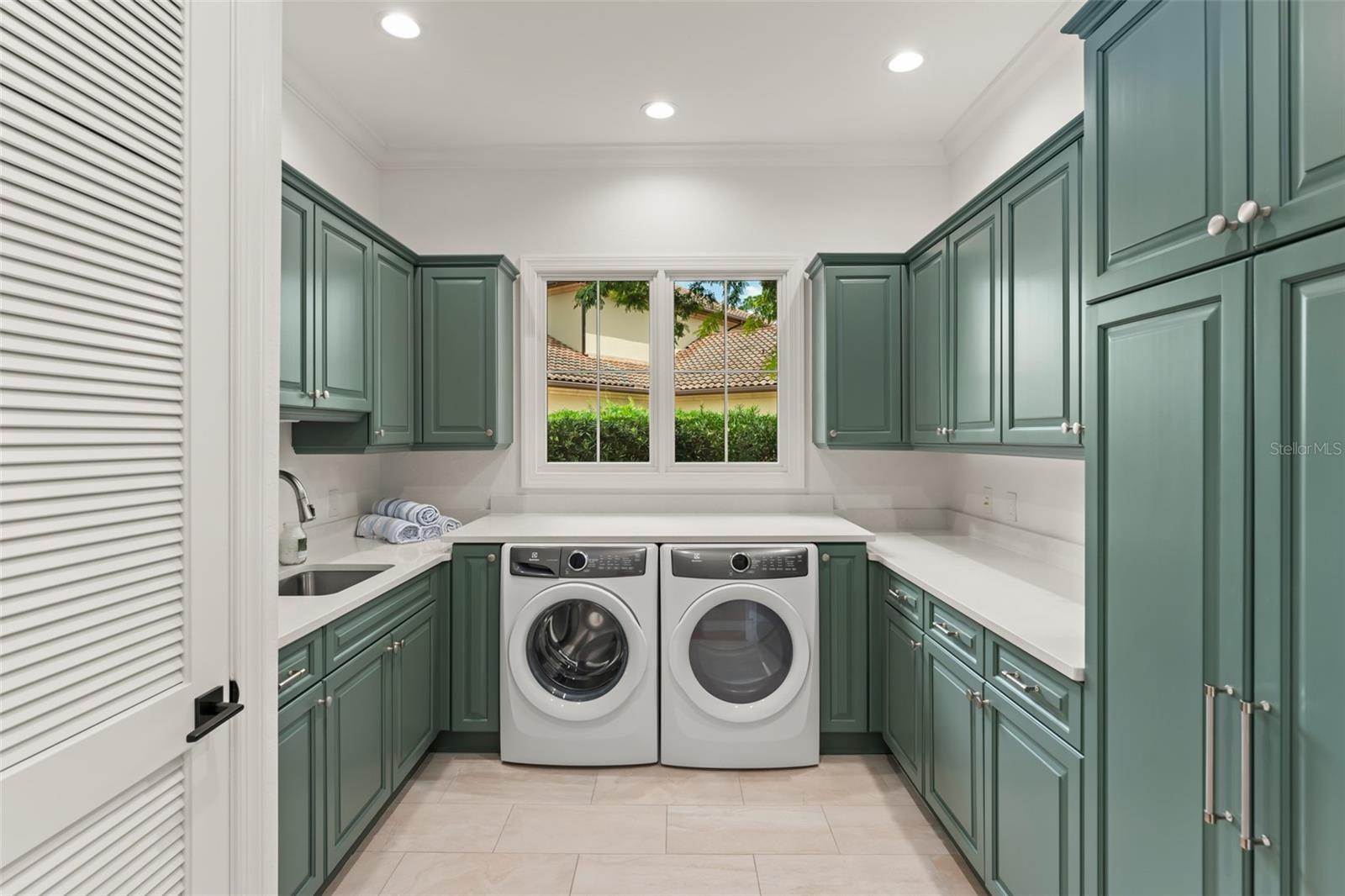 O6445177 Property Photo