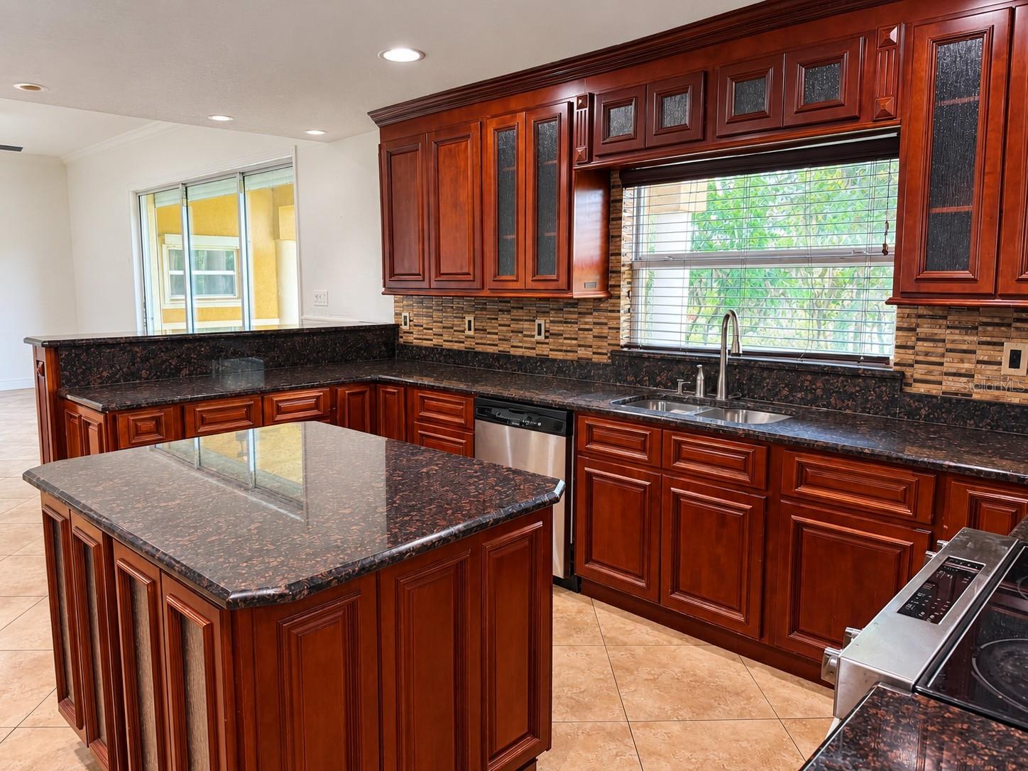 O6445436 Property Photo