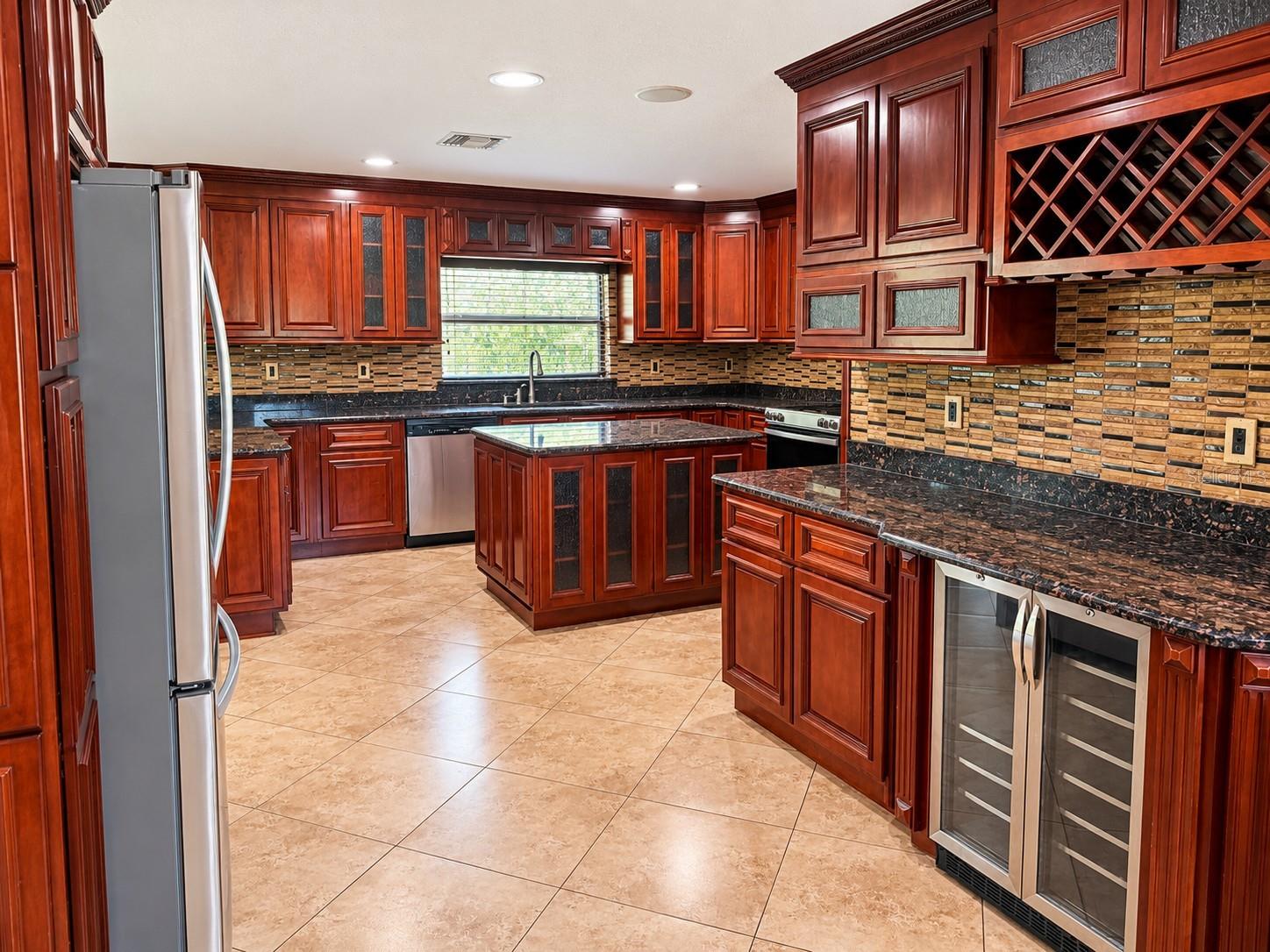 O6445436 Property Photo