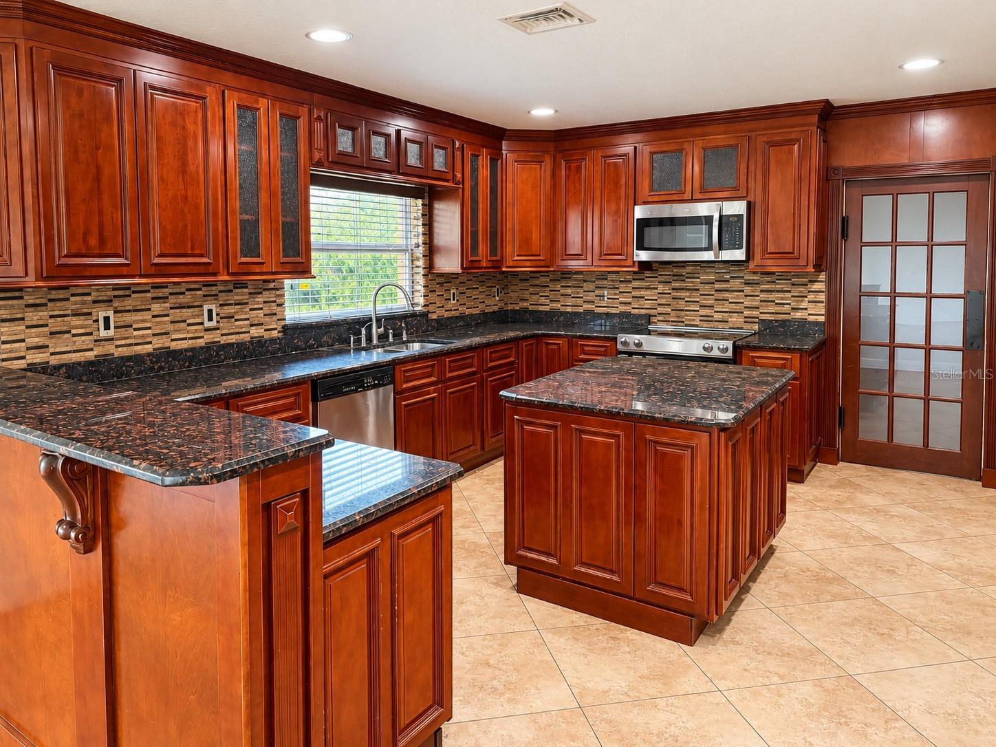 O6445436 Property Photo