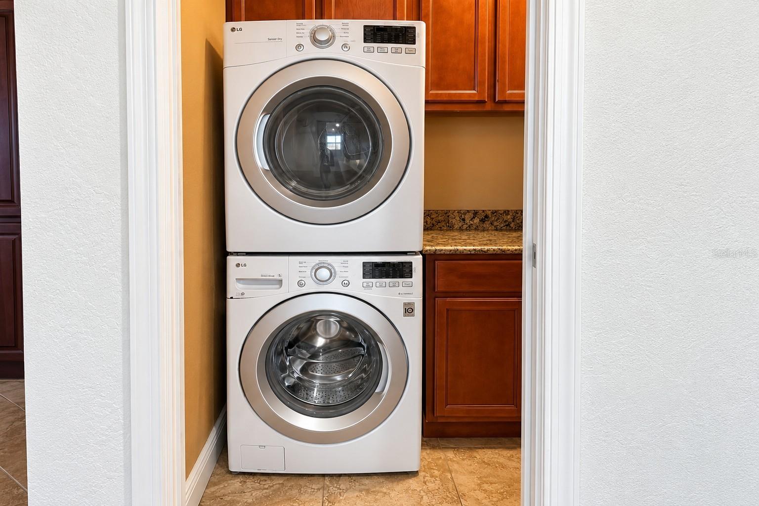 O6445436 Property Photo