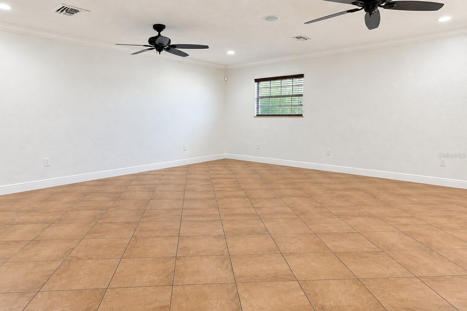 O6445436 Property Photo