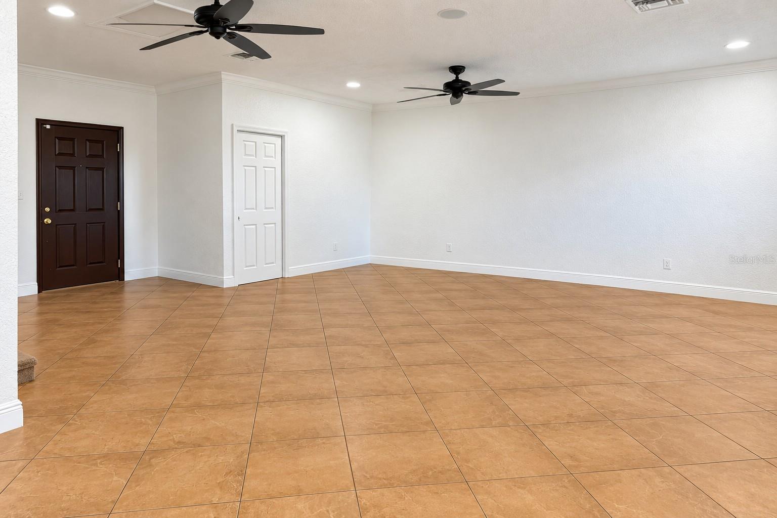 O6445436 Property Photo