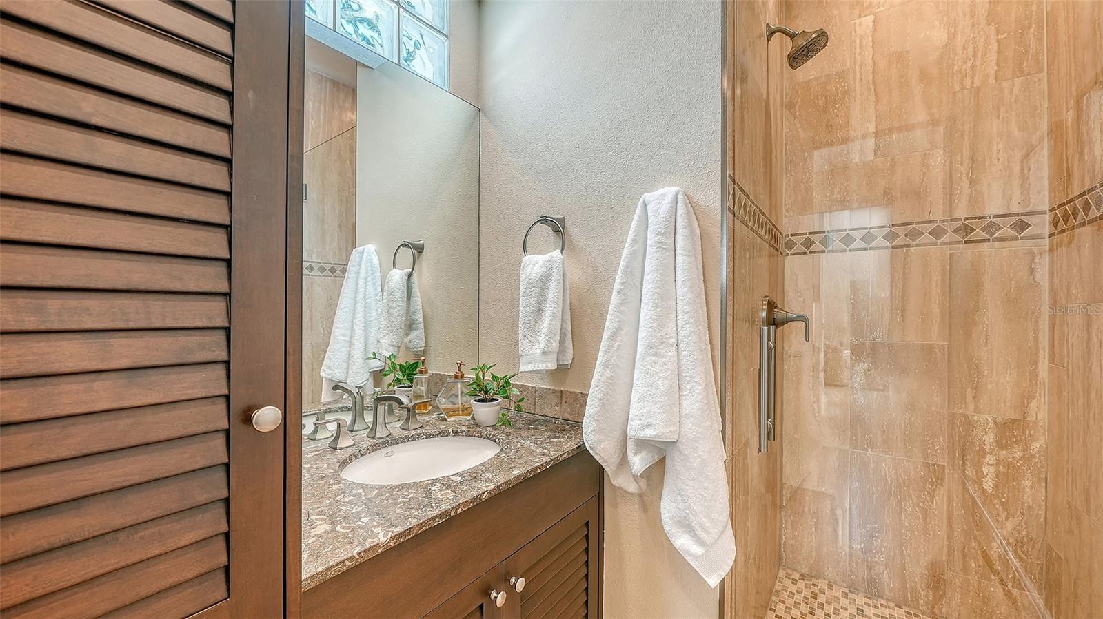 A4707874 Property Photo