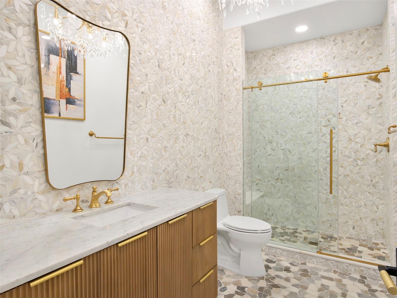 O6446272 Property Photo