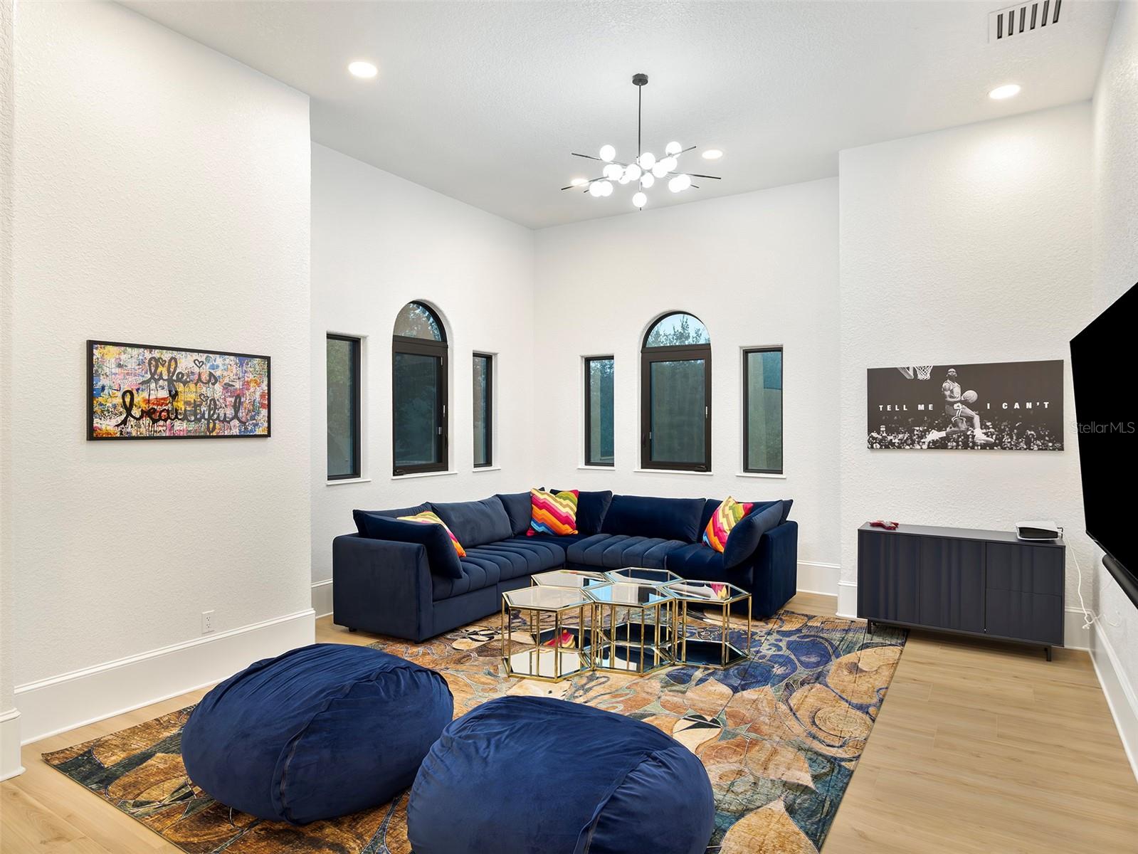 O6446272 Property Photo
