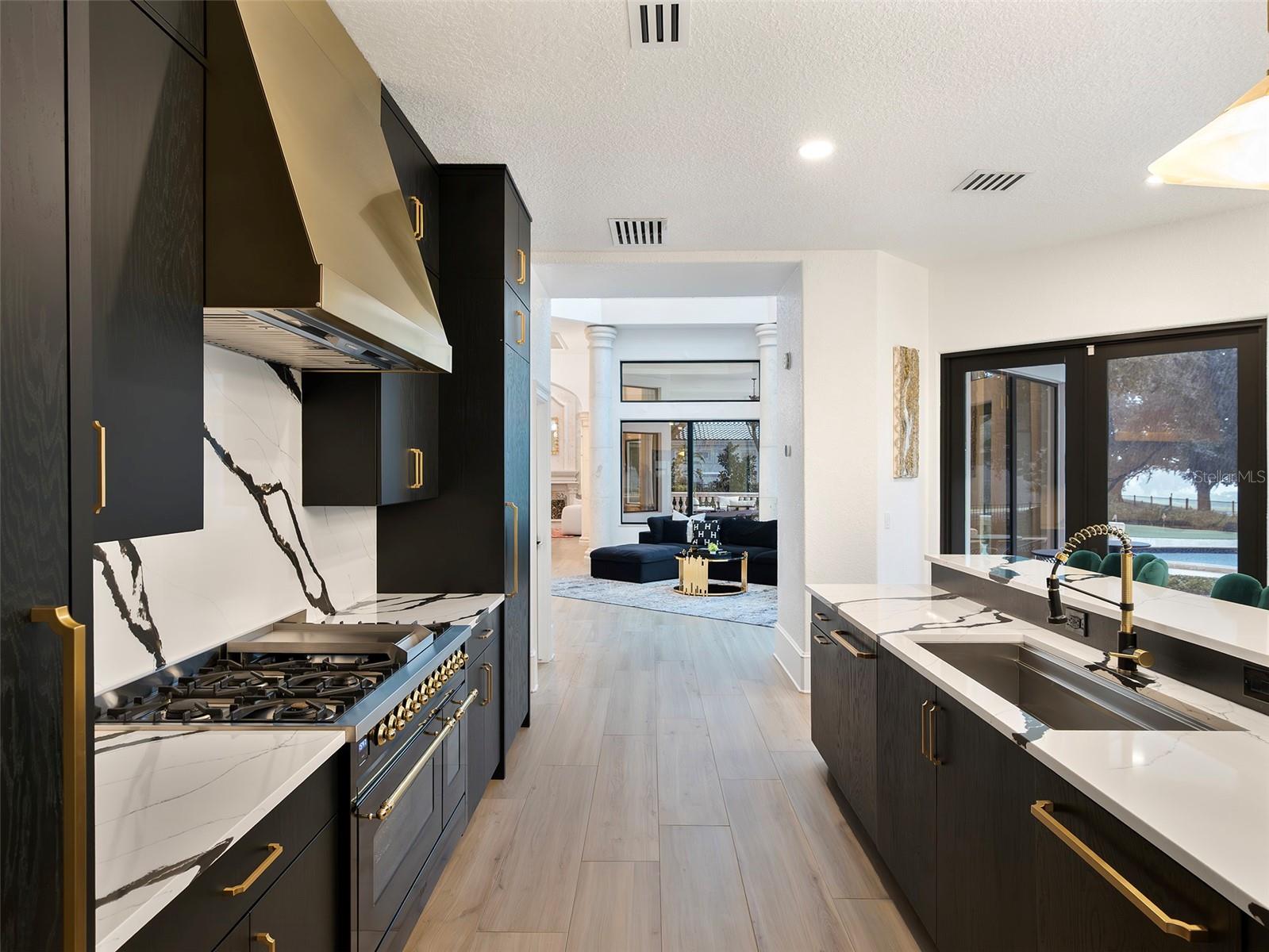 O6446272 Property Photo
