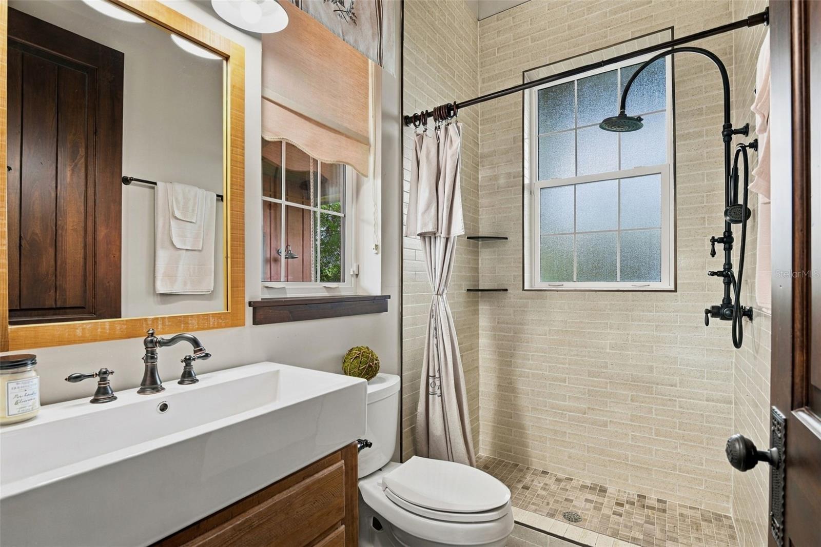 O6446344 Property Photo