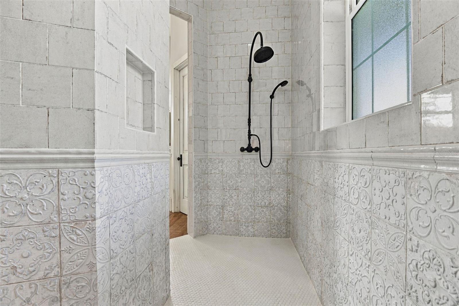 O6446344 Property Photo