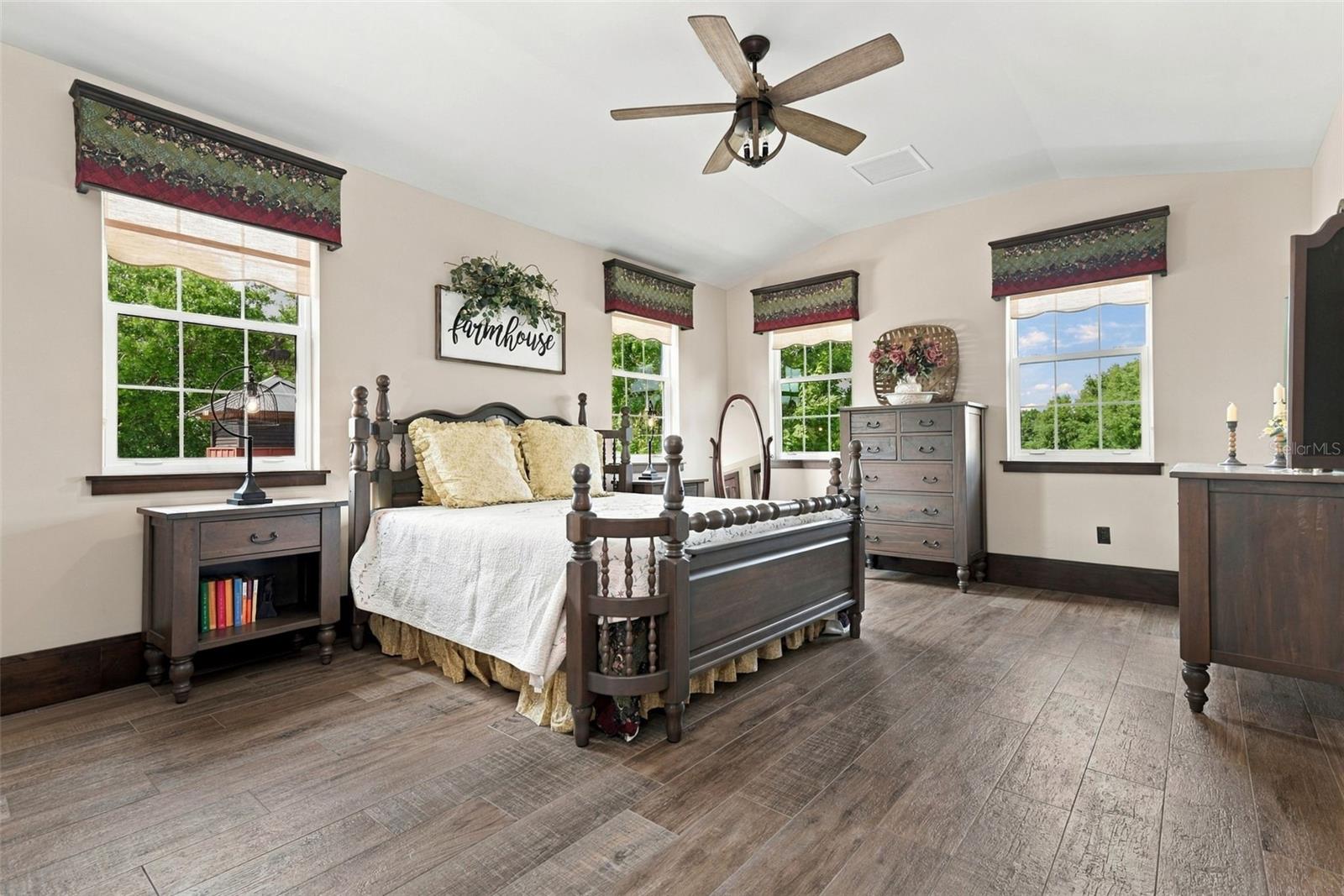 O6446344 Property Photo