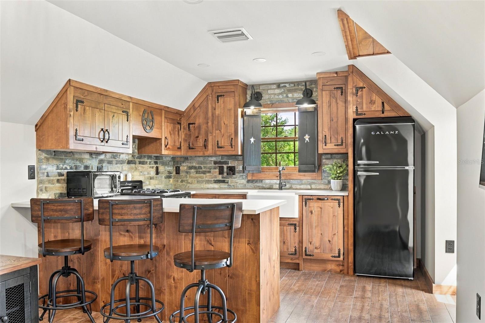 O6446344 Property Photo