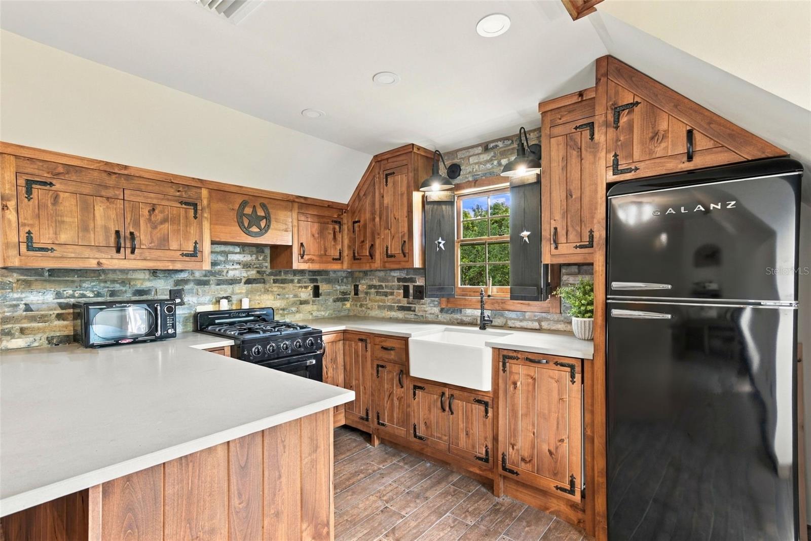 O6446344 Property Photo
