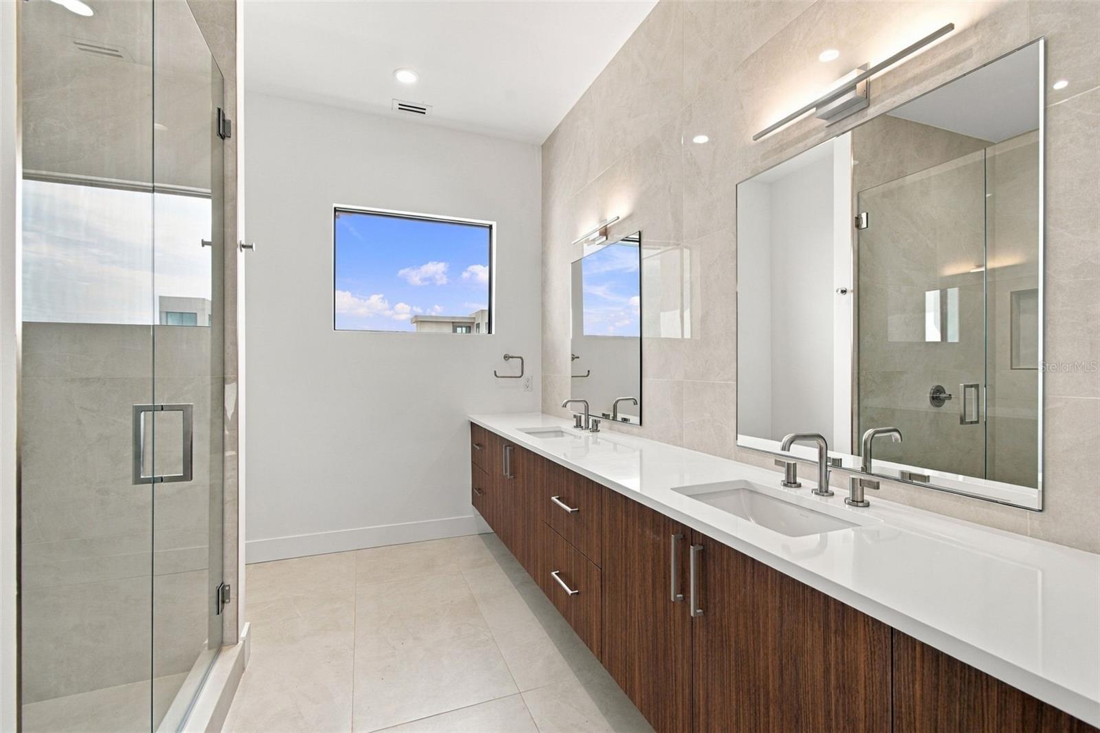 TB8554417 Property Photo