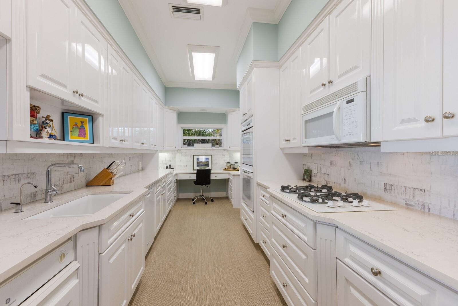 D6149015 Property Photo