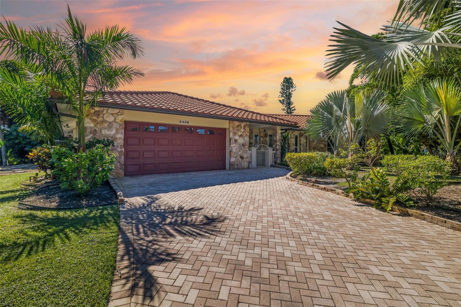 MLS# A4708552 Property Photo