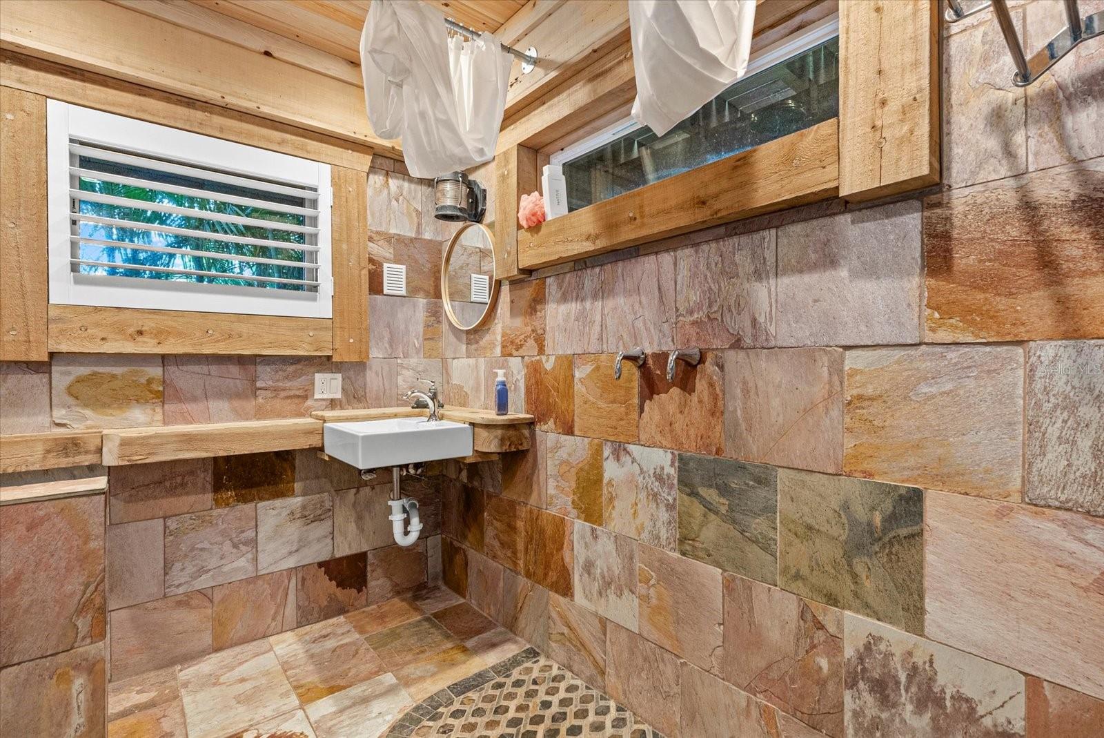 A4708557 Property Photo